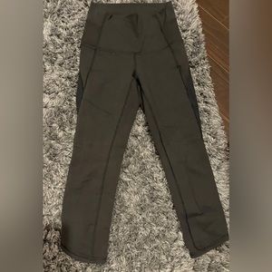 Lululemon 3/4 length leggings womens size 4